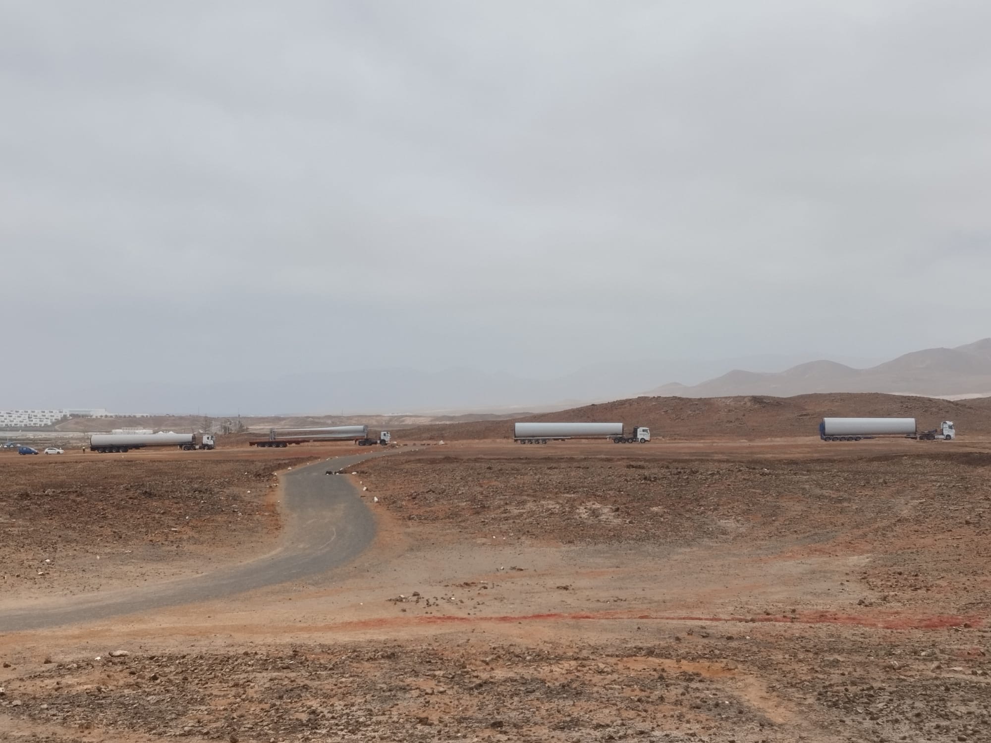 Transporte de las piezas del macroaerogenerador previsto en La Santa, una infraestructura de más de 70 metros de altura.