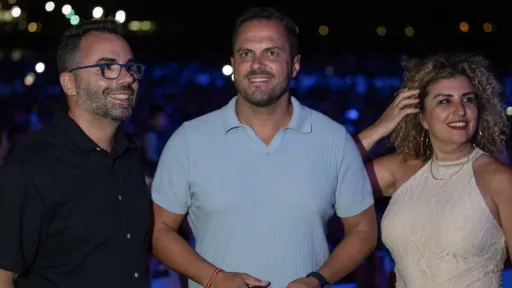 El PSOE denuncia que Yonathan de León ha gastado 10,5 millones de euros en fiestas solo en los primeros 8 meses del año. 