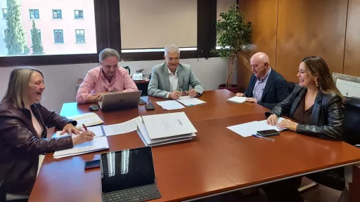 María Dolores Corujo y José Juan Cruz reunidos con ACUAES