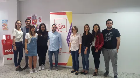 Thumbnail of Agrupaci&oacute;n con Con Nira y Eva.jpg