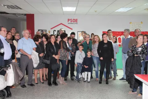 Thumbnail of Biblioteca pol&iacute;tica  (14).JPG