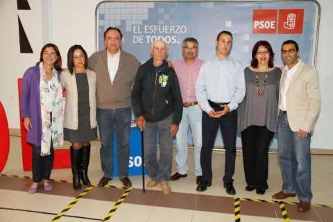 Thumbnail of Candidatos con presidente honor PSOE.redimensionado.jpg