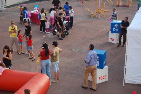 Thumbnail of Encuentro con vecinos.JPG