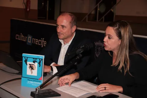 Thumbnail of Miguel Sebasti&aacute;n presenta su libro &ldquo;La falsa bonanza&rdquo;  (20).JPG