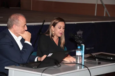 Thumbnail of Miguel Sebasti&aacute;n presenta su libro &ldquo;La falsa bonanza&rdquo;  (27).JPG