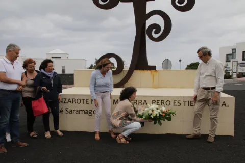 Thumbnail of Ofrenda  del  PSOE a Saramago (4).JPG
