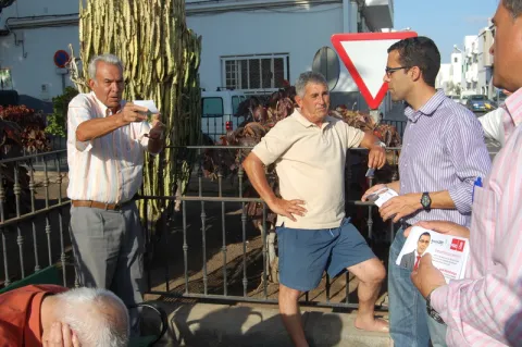 Thumbnail of Reparto de material.JPG