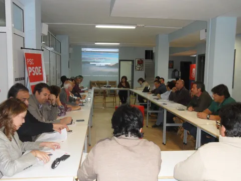 Thumbnail of Reuni&oacute;n1.redimensionado.JPG