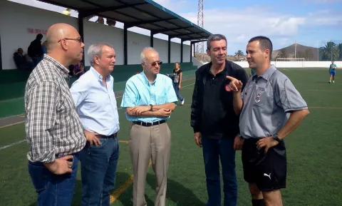 Thumbnail of Saludando a Hugo, nuestro concejal.redimensionado.jpg