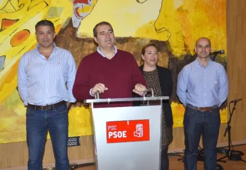 Thumbnail of T&iacute;as .JPG