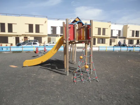 Thumbnail of Tobog&aacute;n roto.redimensionado.JPG