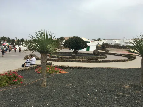 Thumbnail of merca1.jpg