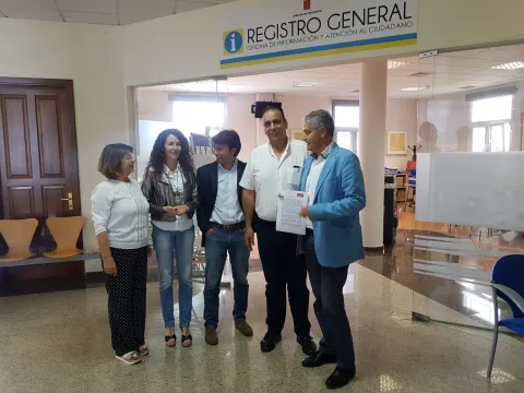 Thumbnail of presentaci&oacute;n solicitud comisi&oacute;n de investigaci&oacute;n 1.jpeg