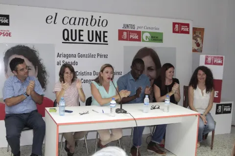 Thumbnail of resized_.Luca Andre con los inmigrantes (7)_0.jpg