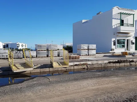 Thumbnail of t&iacute;as1.jpg