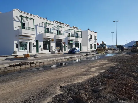 Thumbnail of t&iacute;as4.jpg