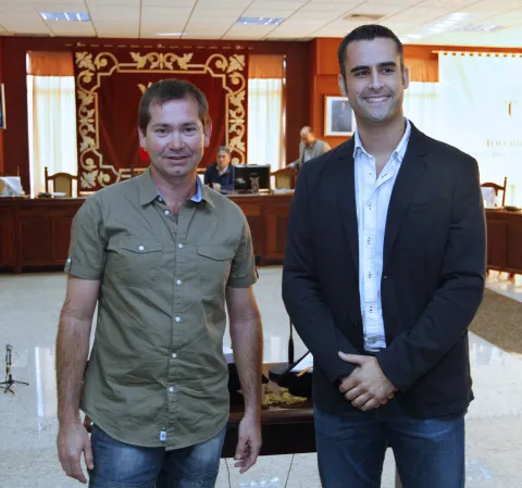 Thumbnail of toma posesi&oacute;n 2 nuevos consejeros (1).JPG