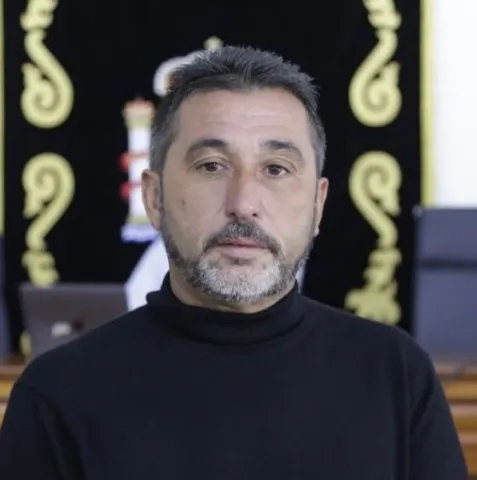 Thumbnail of Roy González.jpeg